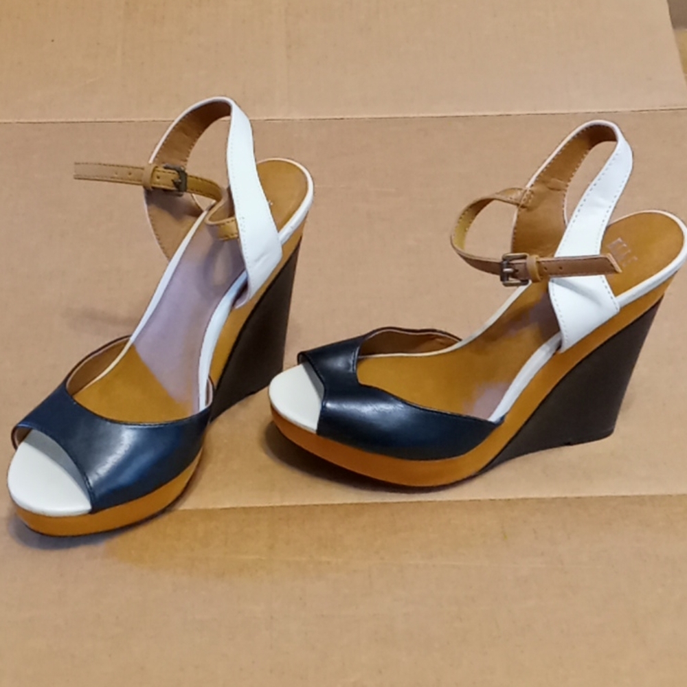 Elle Wedges - Picture 5 of 5